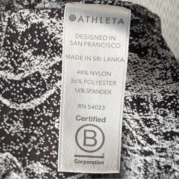 Women’s Athleta Elation Graffiti Black and White Patterned Leggings (size XS P) - Picture 7 of 8